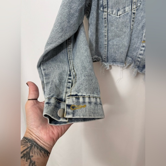P.Cill Cropped Button Down Long Sleeve Denim Jacket Size Medium - Picture 3 of 12
